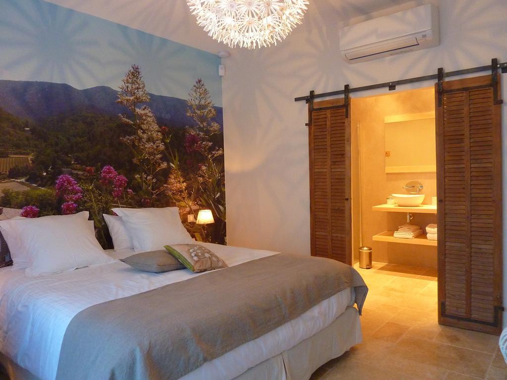 Les Mazets Du Luberon Bed & Breakfast Puget Room photo